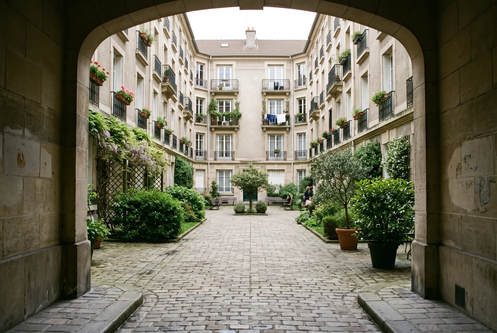 Cour intérieure d'un immeuble à Chelles